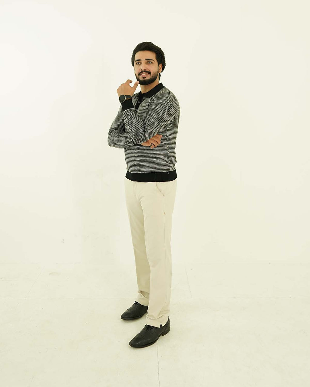 Black Edge Pattern Sweater