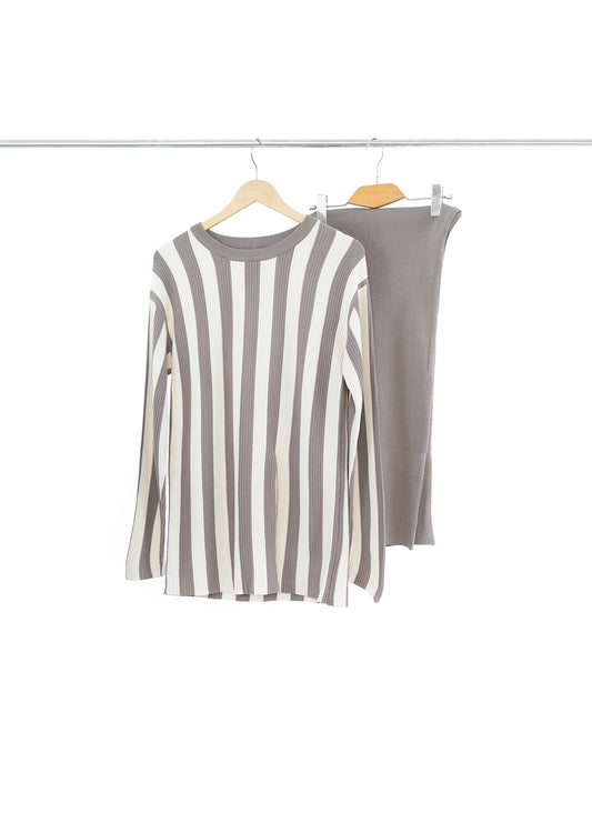 Two-Piece Knitwear Set with Bold Vertical Stripes