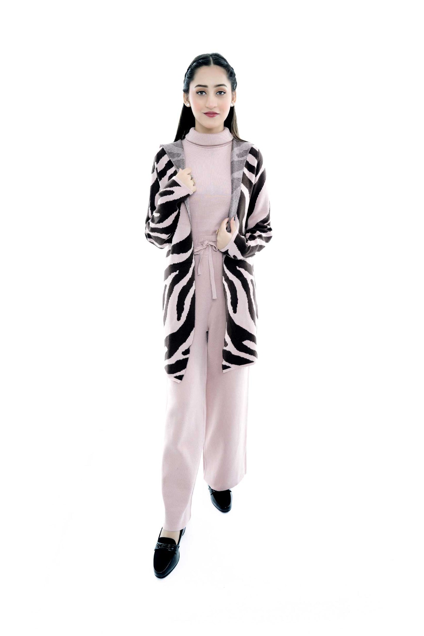 Soft Pink 3-Piece Set with Zebra-Print Cardigan – Cozy & Stylish