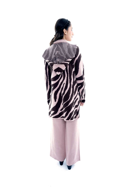 Soft Pink 3-Piece Set with Zebra-Print Cardigan – Cozy & Stylish